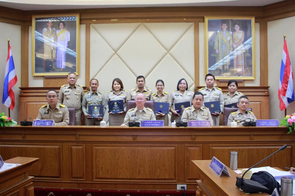 มอบโล่ ประกาศเกียรติคุณ เข็มชูเกียรติสำนักงานทะเบียนดีเด่น ประจำปี 2563
