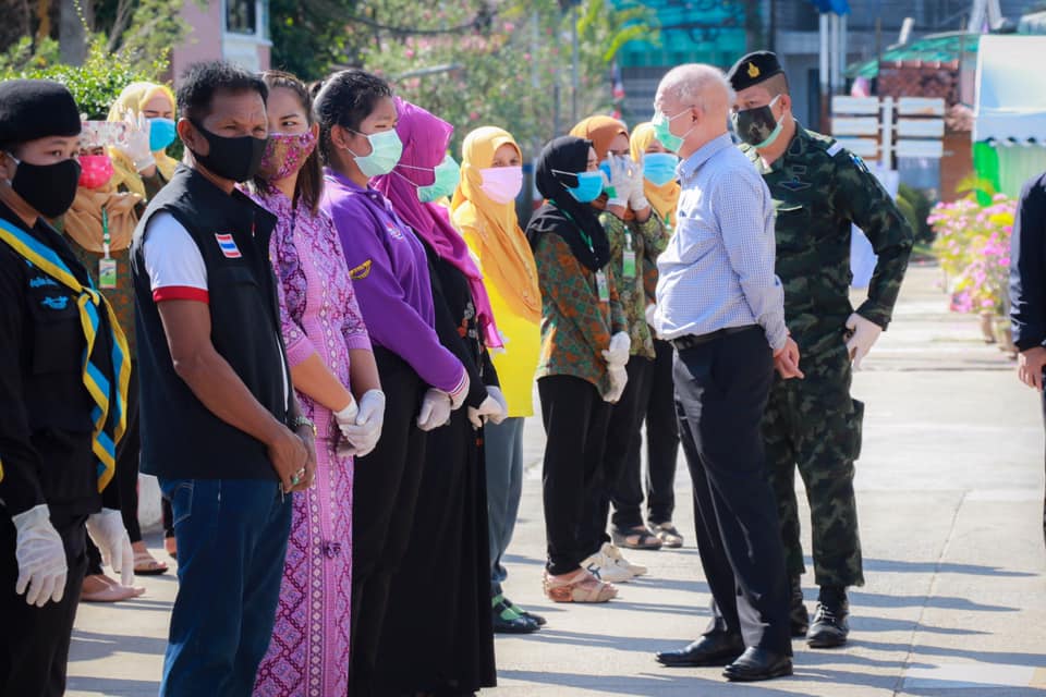 แม่ทัพภาค4 ร่วม3ฝ่าย มอบเงิน ซื้ออุปกรณ์ทางการแพทย์ ...