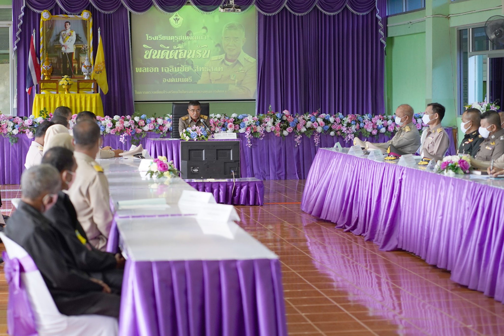 องคมนตรี ตรวจเยี่ยมโรงเรียนในโครงการกองทุนการศึกษาที่จังหวัดยะลา