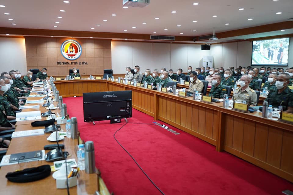 ผบ.ทบ. ลงใต้ พบปะผู้นำศาสนา ประชุมติดตามงานด้านความมั่นคงในพื้นที่