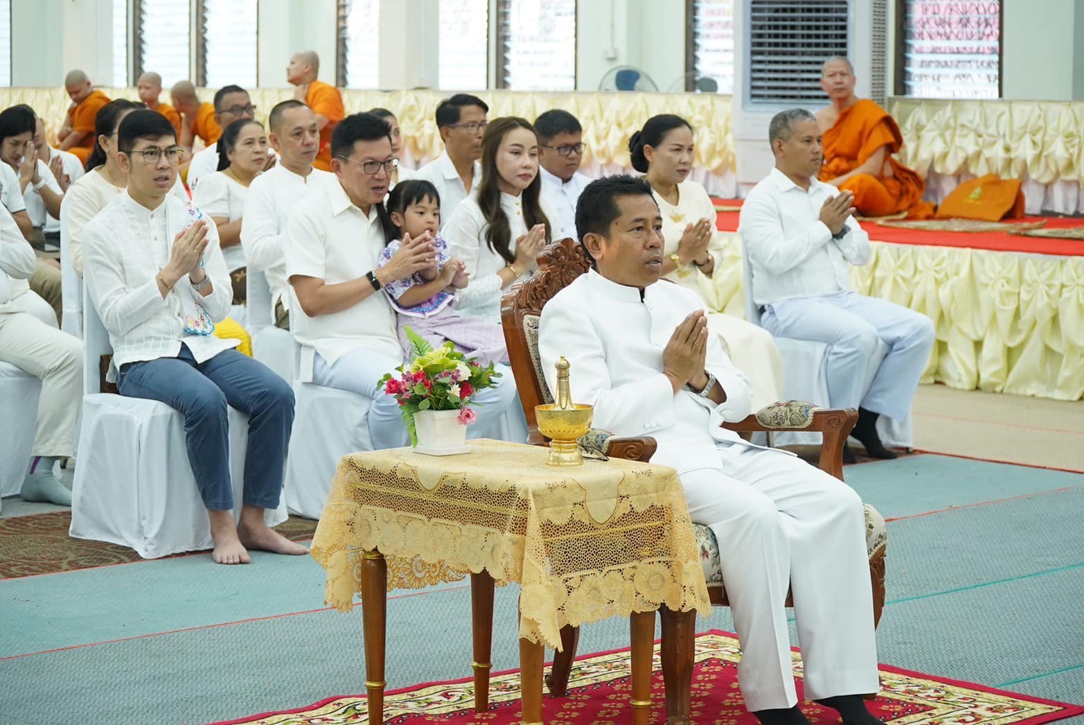รองผู้ว่าฯยะลา นำพุทธศาสนิกชนร่วมพิธีทำบุญตักบาตร เนื่องในวันมาฆบูชา คึกคัก