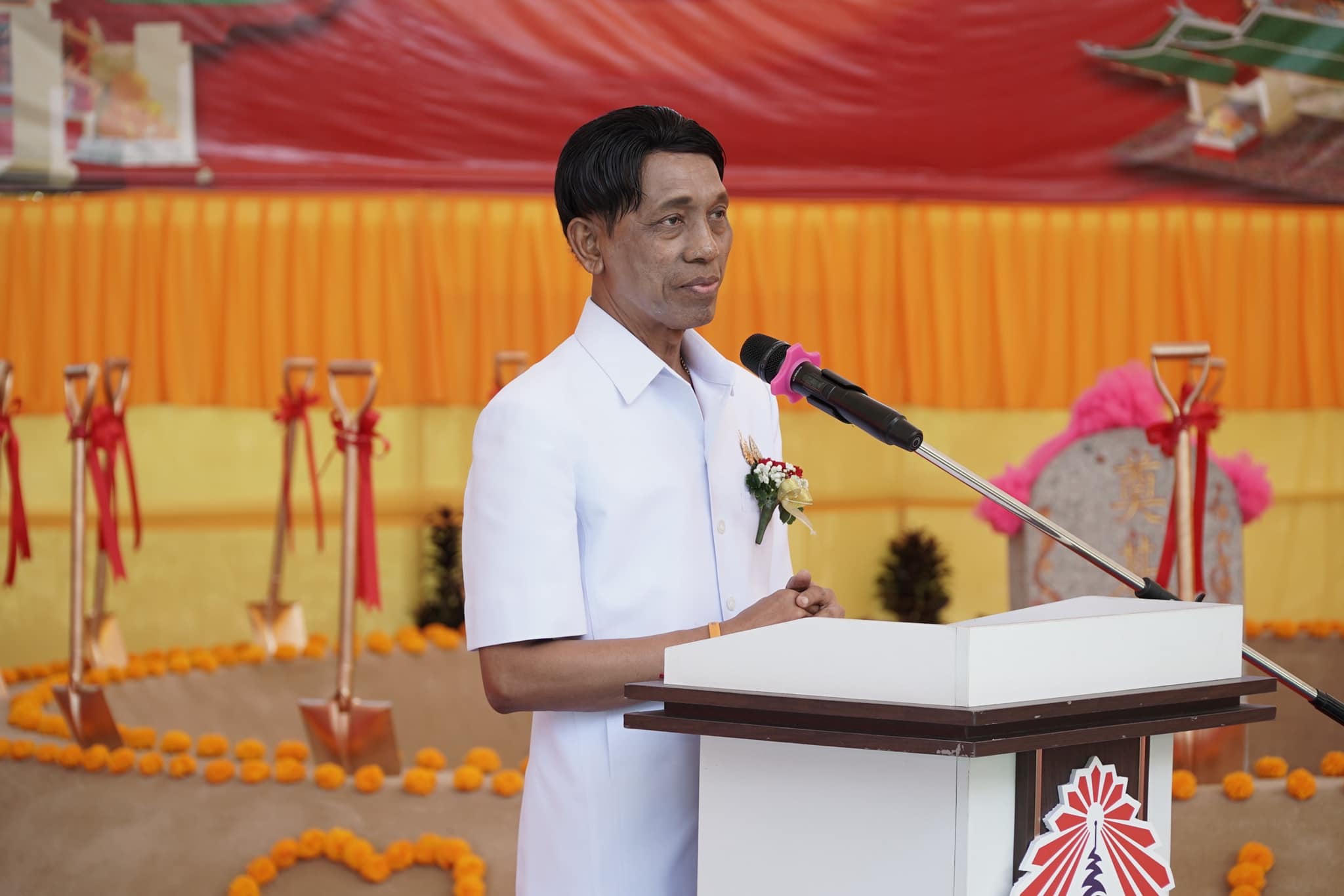 มูลนิธิกวนอิมเบตงเมตตาธรรมเบตง สว่างเบตงธรรมสถาน ได้ฤกษ์ ประกอบพิธีวางศิลาฤกษ์ สร้างวิหาร 8 เซียน (หง่วง เยี่ยง ไท้) เพื่อเป็นที่ยึดเหนียวจิตใจ เป็นขวัญกำลังใจ แก่อาสาสมัครกู้ภัยในเครือ ชมรมกู้ภัยสว่างจากทั่วประเทศ เข้าร่วม
