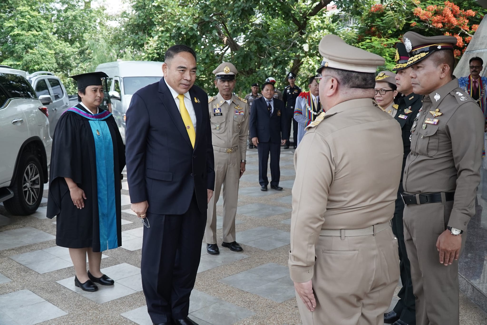 พล.อ.กัมปนาท รุดดิษฐ์ องคมนตรี ประธานพิธีประสาทอนุปริญญาบัตร ผู้สำเร็จการศึกษา วิทยาลัยชุมชนยะลา ประจำปีการศึกษา 2566 จำนวน 363 ราย