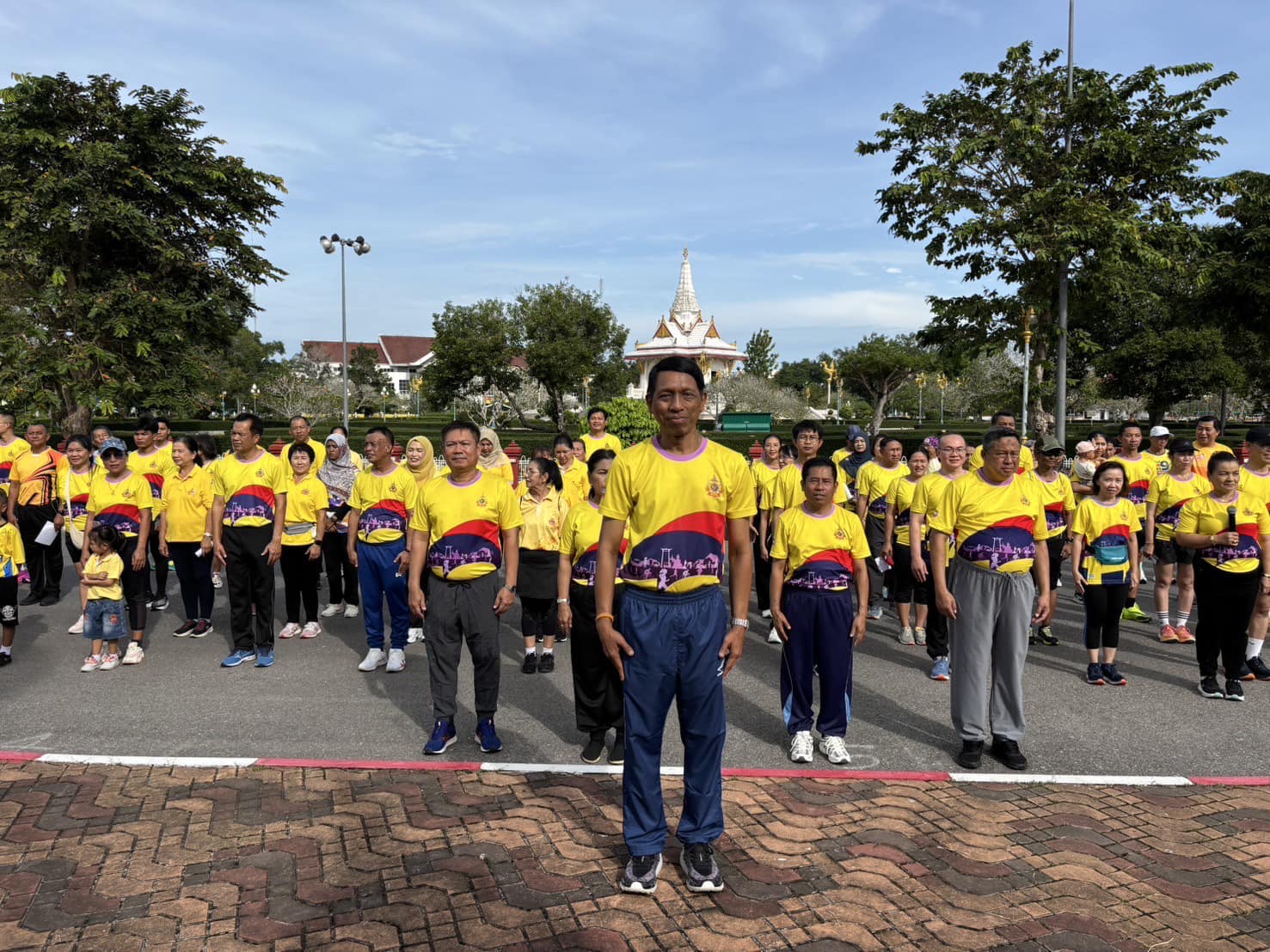 ชาวยะลา ทุกหมู่เหล่า  แสดงออกถึงความจงรักภักดี  รักในหลวง ร่วมร้องเพลง “สดุดีจอมราชา” หลังร่วมกิจกรรม  “โครงการเดิน วิ่ง ปั่น ป้องกัน อัมพาต ครั้งที่ 10 เฉลิมพระเกียรติพระบาทสมเด็จพระเจ้าอยู่หัว เนื่องในโอกาสพระราชพิธีมหามงคลเฉลิมพระชนมพรรษา 6 รอบ 28 กรกฎาคม 2567 