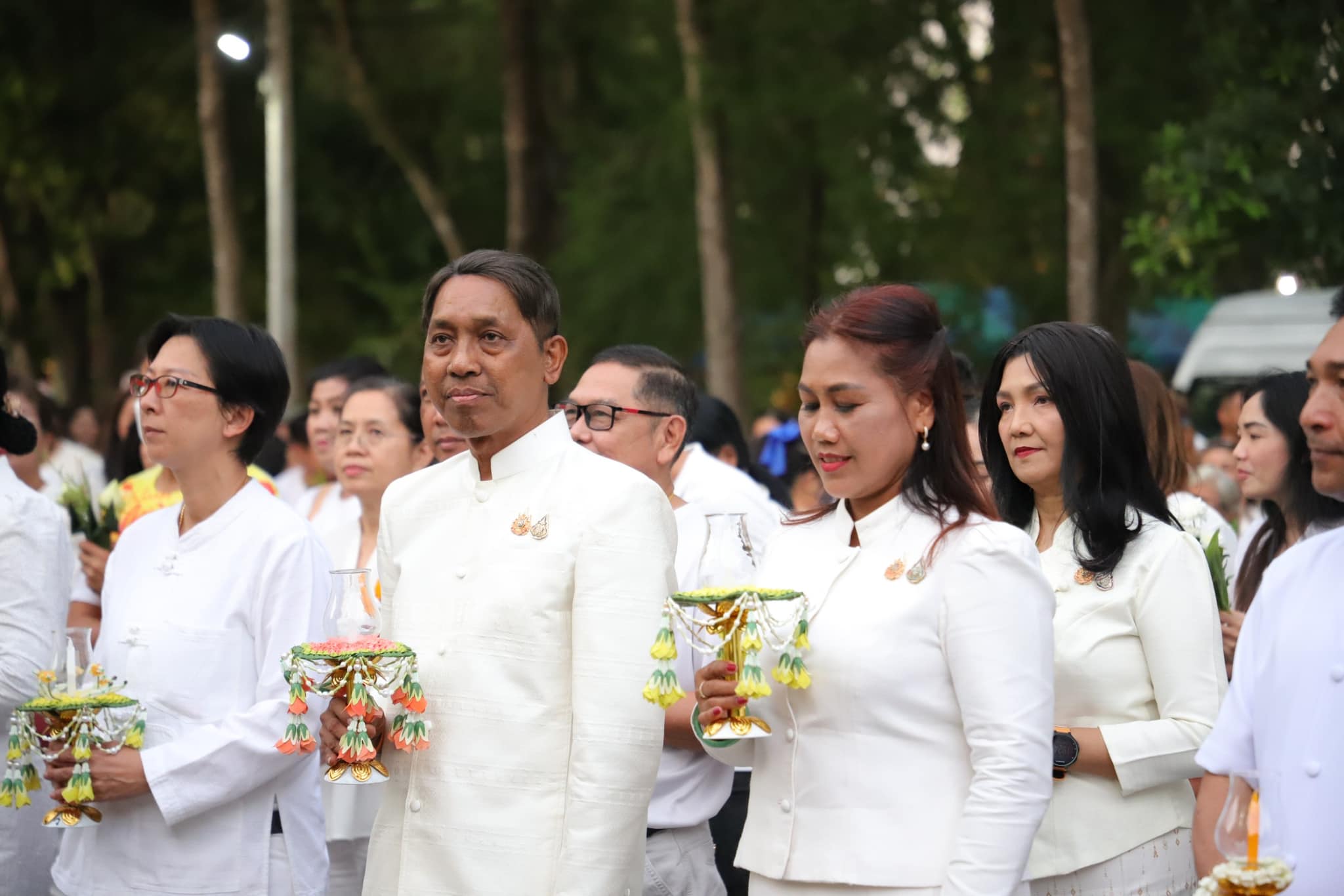 พุทธศาสนิกชนจังหวัดยะลา ร่วมเวียนเทียนช่วงค่ำ วันมาฆบูชา บรรยากาศเป็นไปอย่างคึกคัก 