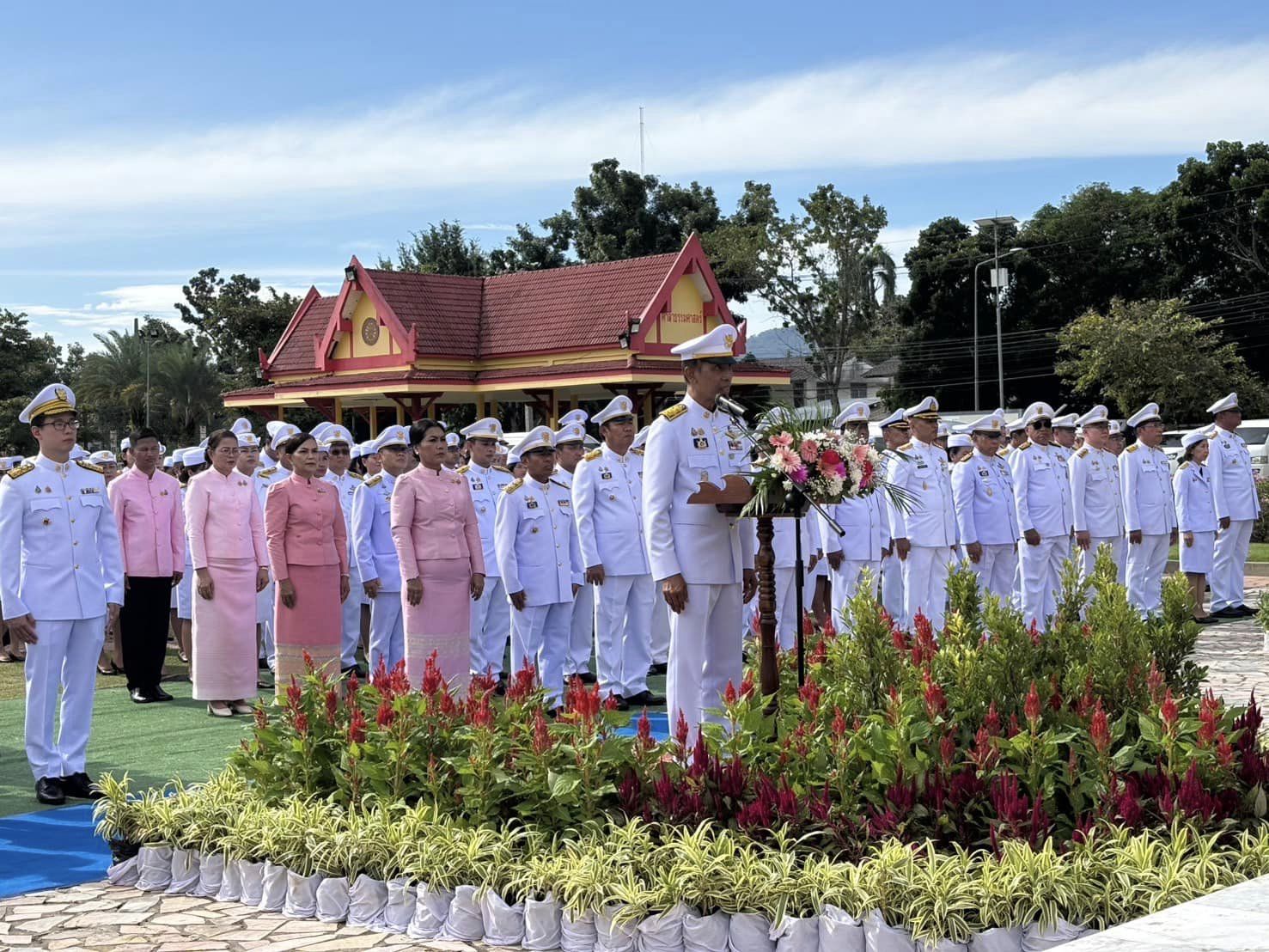 ผู้ว่าฯยะลา นำส่วนราชการ หน่วยงานภาครัฐ เอกชน  ประกอบพิธีวางพวงมาลา พระบรมราชานุสาวรีย์ เนื่องในวันปิยมหาราช น้อมรำลึกในพระมหากรุณาธิคุณ