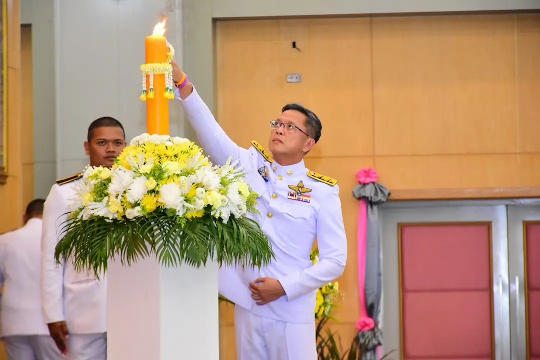 รองผู้ว่าฯยะลา นำพสกนิกรชาวจังหวัดยะลาทุกหมู่เหล่า ถวายเครื่องราชสักการะ และจุดเทียนถวายพระพรชัยมงคล เฉลิมพระเกียรติ พระบาทสมเด็จพระเจ้าอยู่หัว เนื่องในโอกาสพระราชพิธีมหามงคลเฉลิมพระชนมพรรษา 6 รอบ 28 กรกฎาคม 2567