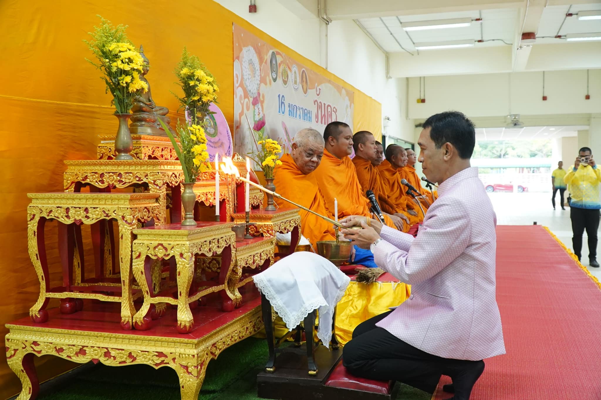 ครูยะลา ร่วมทำบุญตักบาตร-ละหมาดฮายัต เนื่องในวันครู อุทิศส่วนกุศลผู้วายชนม์ พร้อมจัดพิธีเชิดชูเกียรติ ผู้ประกอบวิชาชีพทางการศึกษา