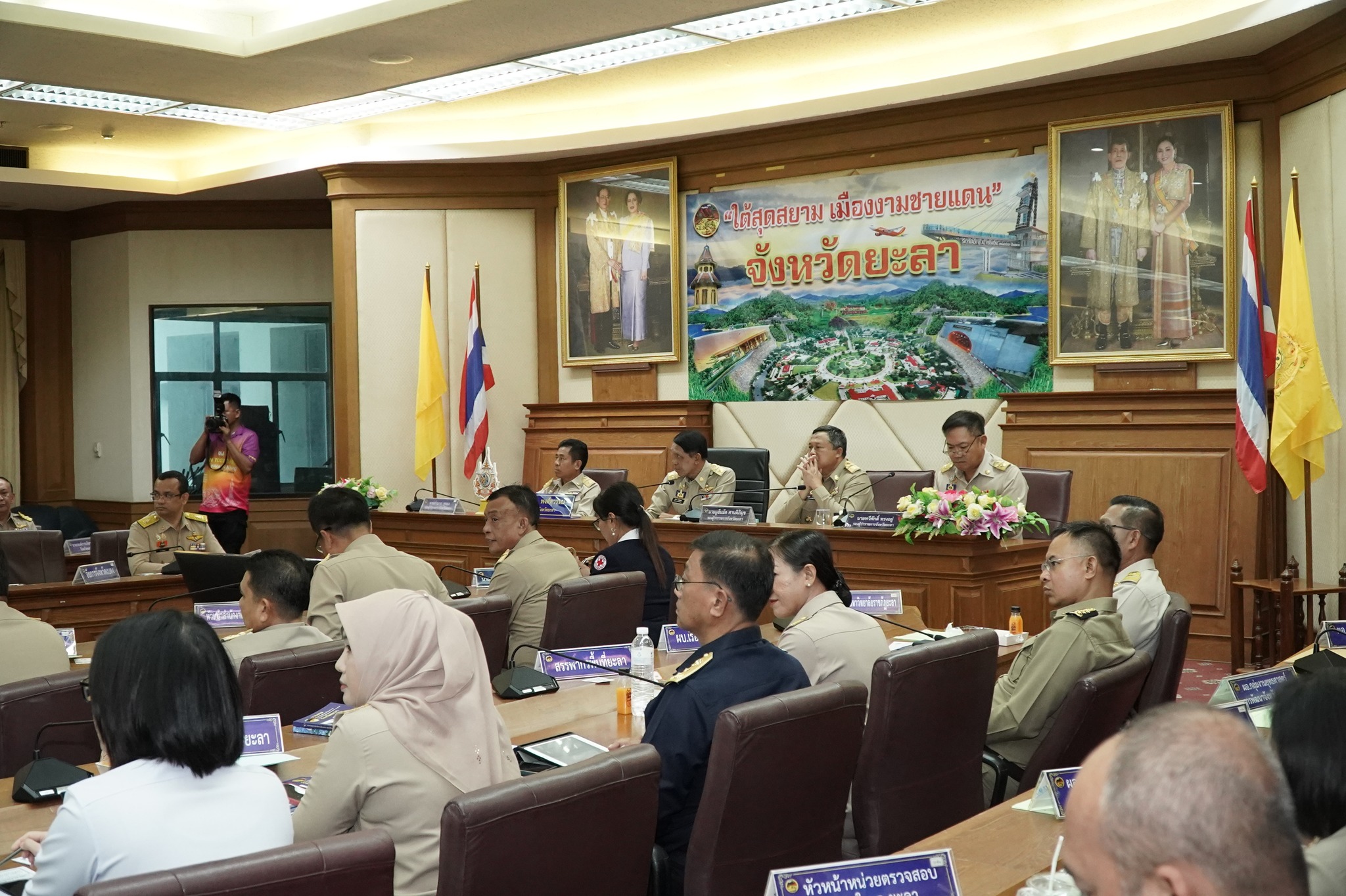 ผู้ว่าฯยะลา ประชุมคณะกรมการจังหวัด ประจำเดือนตุลาคม 2567 ร่วมบูรณาการส่วนราชการในพื้นที่ ขับเคลื่อนขานรับนโยบายของรัฐบาล ในปีงบประมาณ 2568 เพื่อประโยชน์สุขของพี่น้องประชาชน