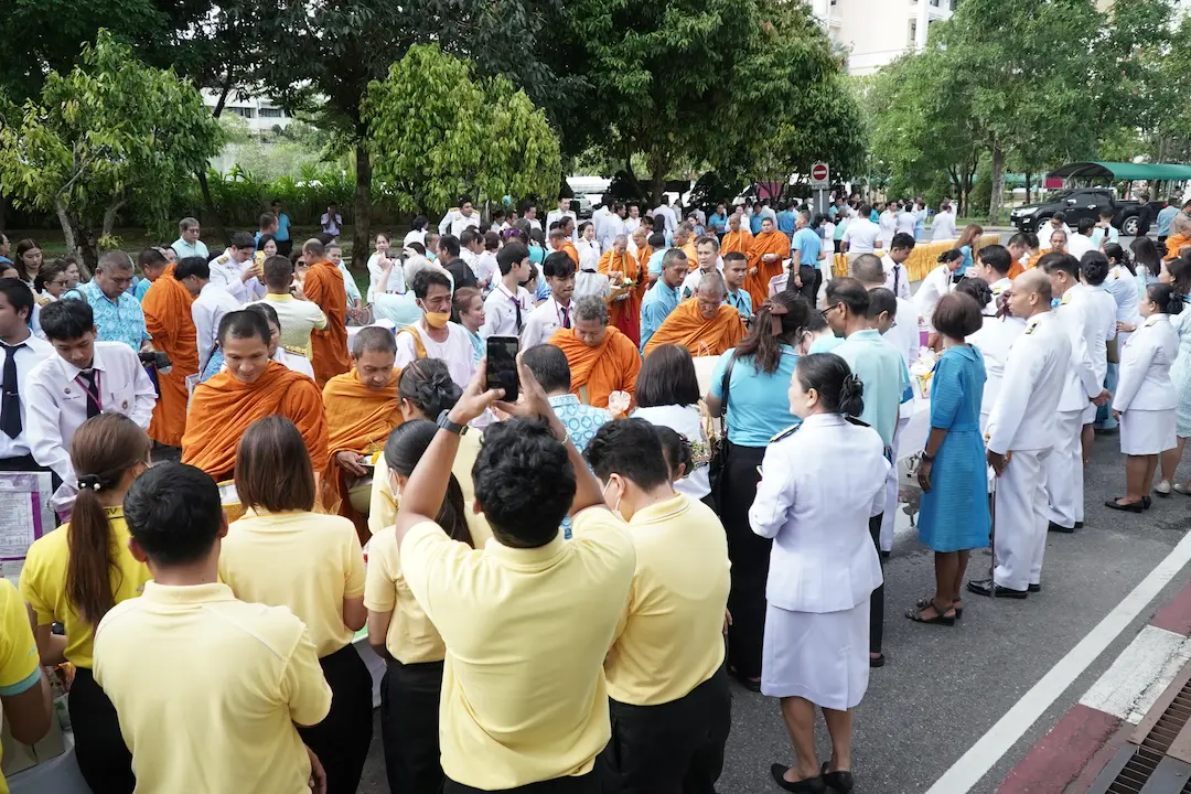 ผู้ว่าฯ ยะลา นำพสกนิกรจังหวัดยะลา ทำบุญตักบาตร ถวายเป็นพระราชกุศล เนื่องในวันเฉลิมพระชนมพรรษา 12 สิงหาคม 2567 