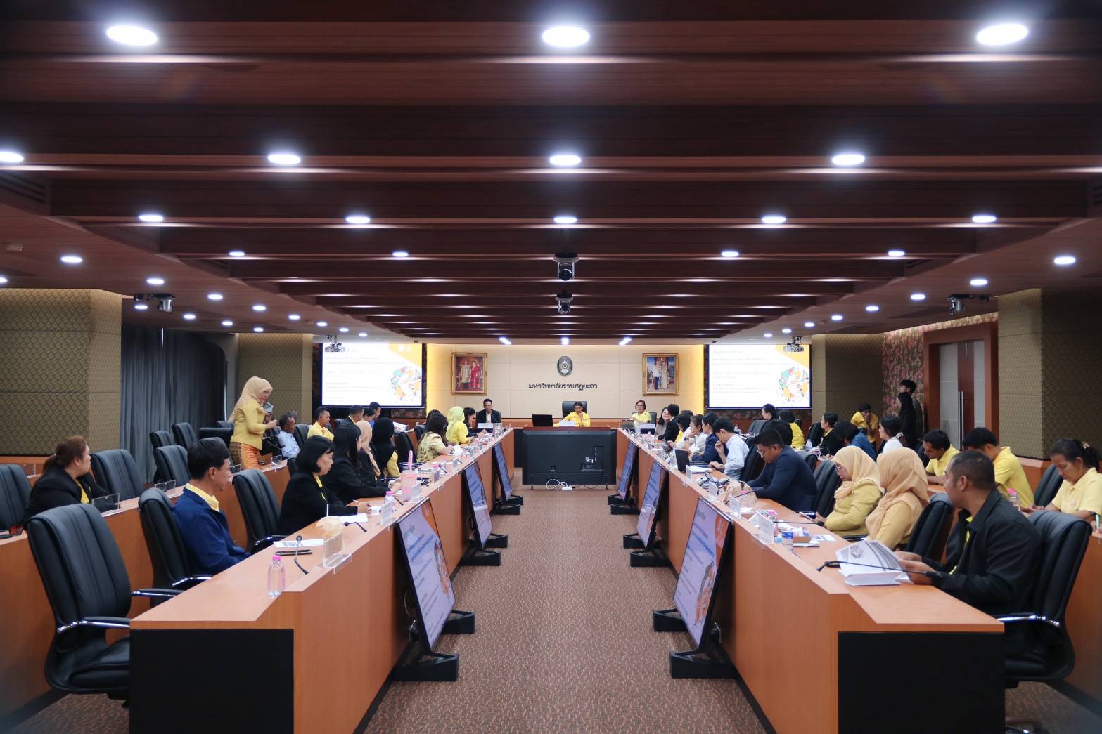 กล่าวต้อนรับในการสรุปผลการศึกษาโครงการจ้างเหมาบริการวิชาการเพื่อทดลองนำร่องการบูรณาการในระบบนิเวศเพื่อสร้างหลักประกันทางสังคมแก่กลุ่มเปราะบาง