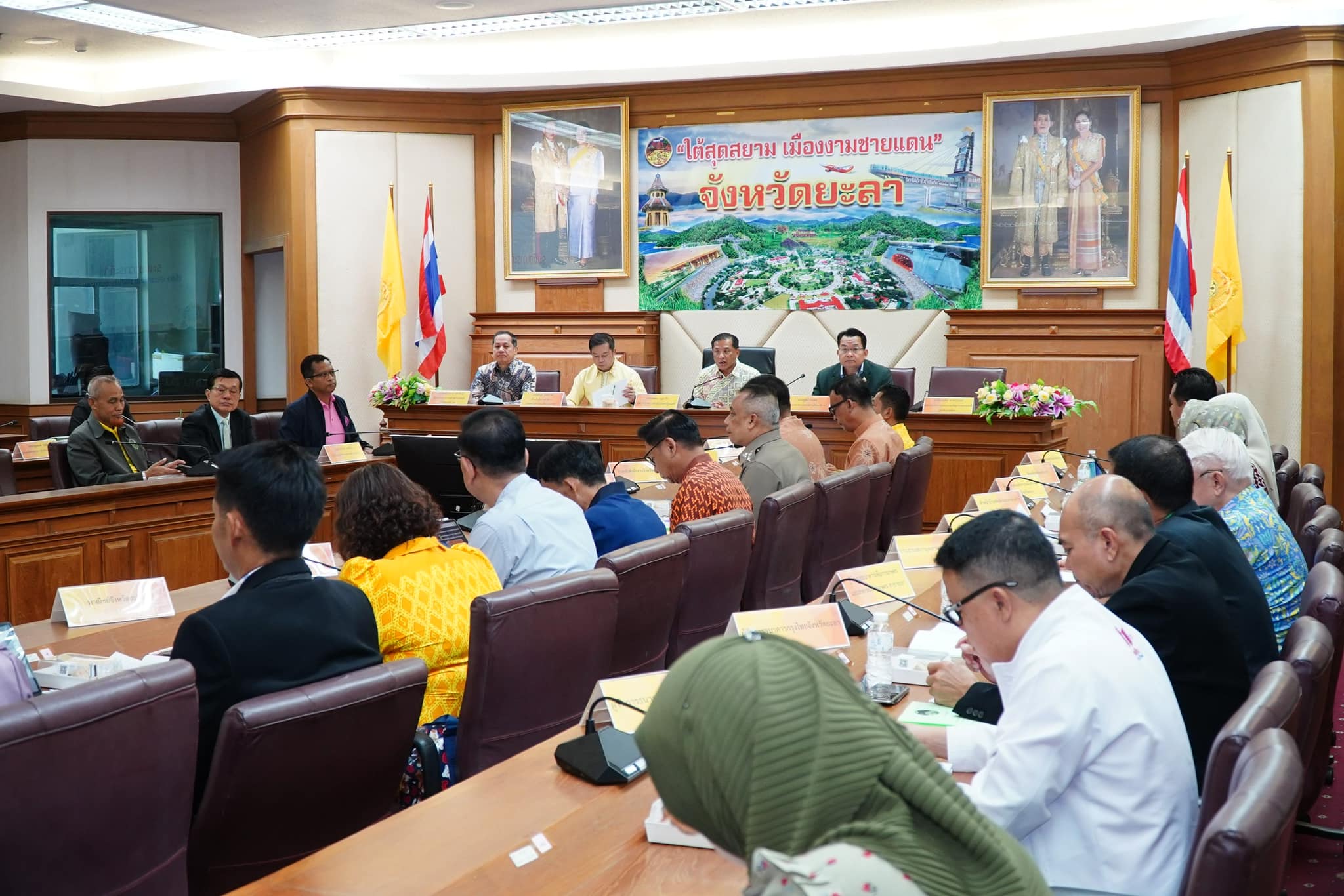 ผู้ตรวจราชการสำนักนายกรัฐมนตรี เขตตรวจราชการที่ 7 และคณะฯ ชื่นชมการขับเคลื่อน แผนงาน โครงการตามแผนการตรวจราชการแบบบูรณาการ ของจังหวัดยะลา เน้นย้ำการขับเคลื่อนนโยบายสำคัญของรัฐบาล การป้องกันแก้ไขปัญหายาเสพติด และบุหรี่ฟ้า  และ Soft Power ในพื้นที่ 