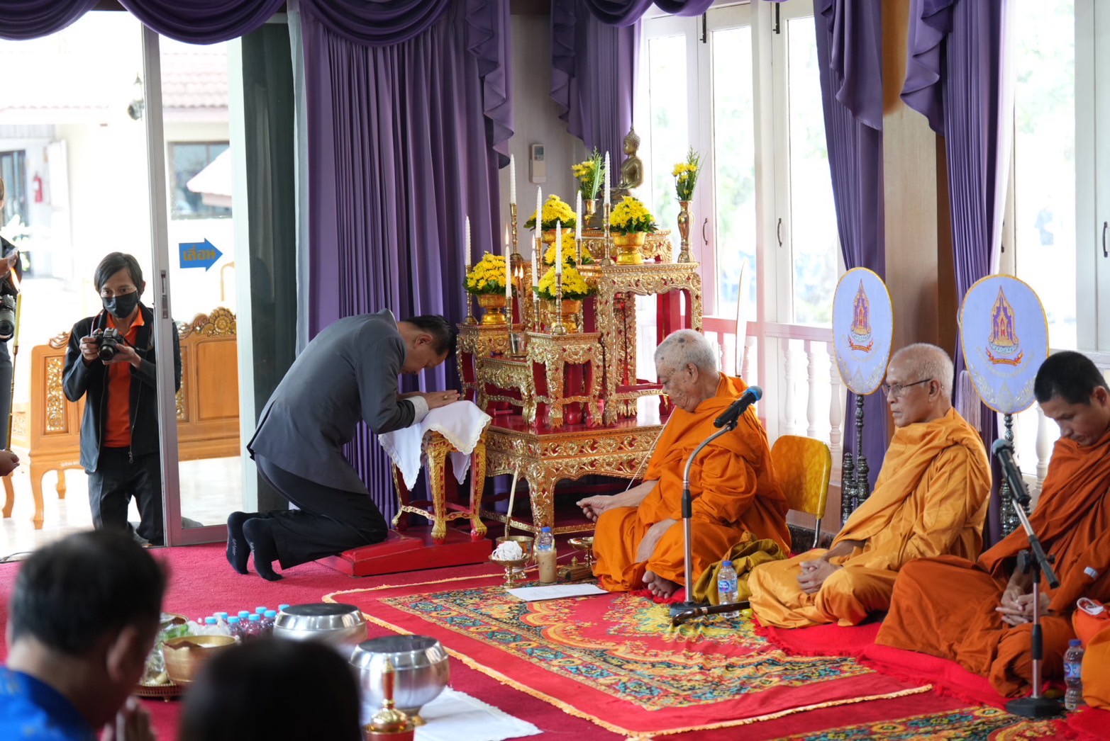 ผู้ว่า ฯยะลา เปิดจวน   ร่วมศรัทธา ข้าราชการการ ประชาชน   ทำบุญ 2 ศาสนา พุทธ นิมนต์พระสงฆ์  อิสลาม  ผู้นำศาสนา ละหมาด ดุอา ขอพร เสริมสิริมงคล สร้างความรัก ความสามัคคี  ภายใต้พหุวัฒนธรรม