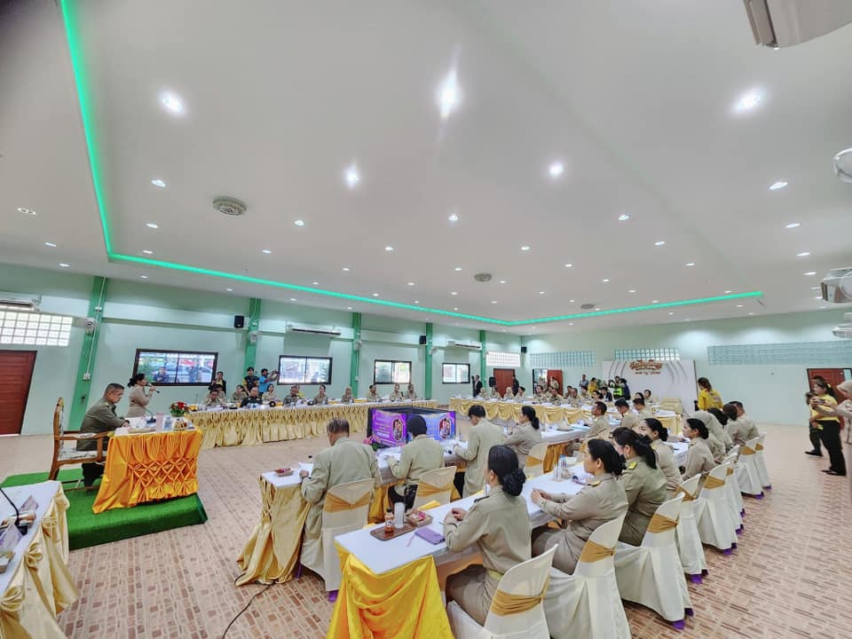 พลเอก เฉลิมชัย สิทธิสาท องคมนตรี และคณะติดตามได้เดินทางมาตรวจเยี่ยมโรงเรียนบ้านบาละ ในฐานะกรรมการโครงการกองทุนการศึกษาและโรงเรียนเครือข่ายด้านคุณธรรม จริยธรรมในพื้นอำเภอกาบัง 