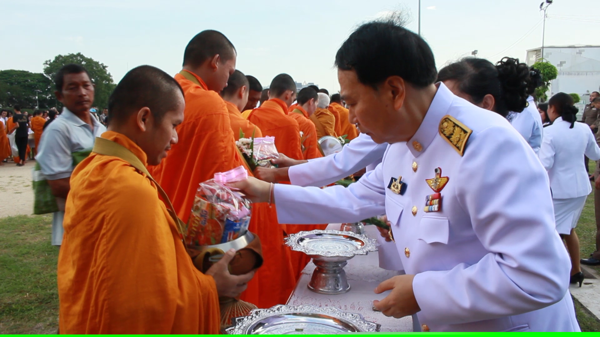 พิธีทำบุญตักบาตร ถวายเป็นพระราชกุศลเนื่องในวันคล้ายวันสวรรคต พระบาทสมเด็จพระจุลจอมเกล้าเจ้าอยู่หัวฯ
