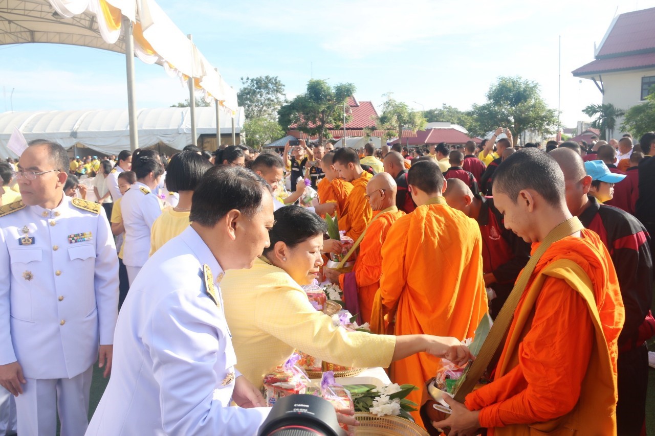 พิธีทำบุญตักบาตร ถวายเป็นพระราชกุศล สมเด็จพระนางเจ้าสุทิดา...