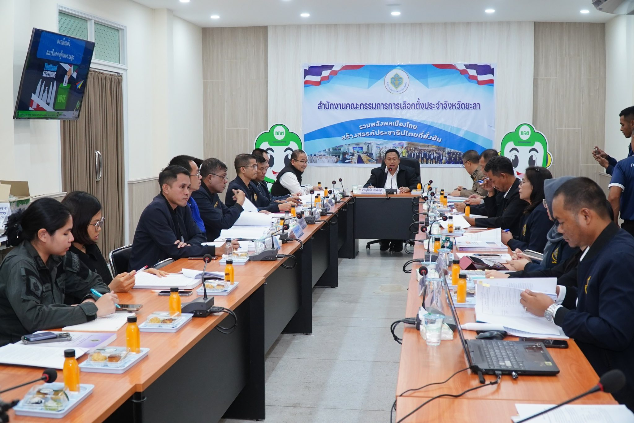 กกต.ยะลา จัดประชุมชี้แจงคณะกรรมการการเลือกตั้งประจำเขต และผู้อำนวยการการเลือกตั้งประจำเขต เดินหน้าเตรียมความพร้อมจัดการเลือกตั้ง ตามระเบียบคณะกรรมการการเลือกตั้งว่าด้วยการเลือกตั้ง สมาชิกสภาผู้แทนราษฎร