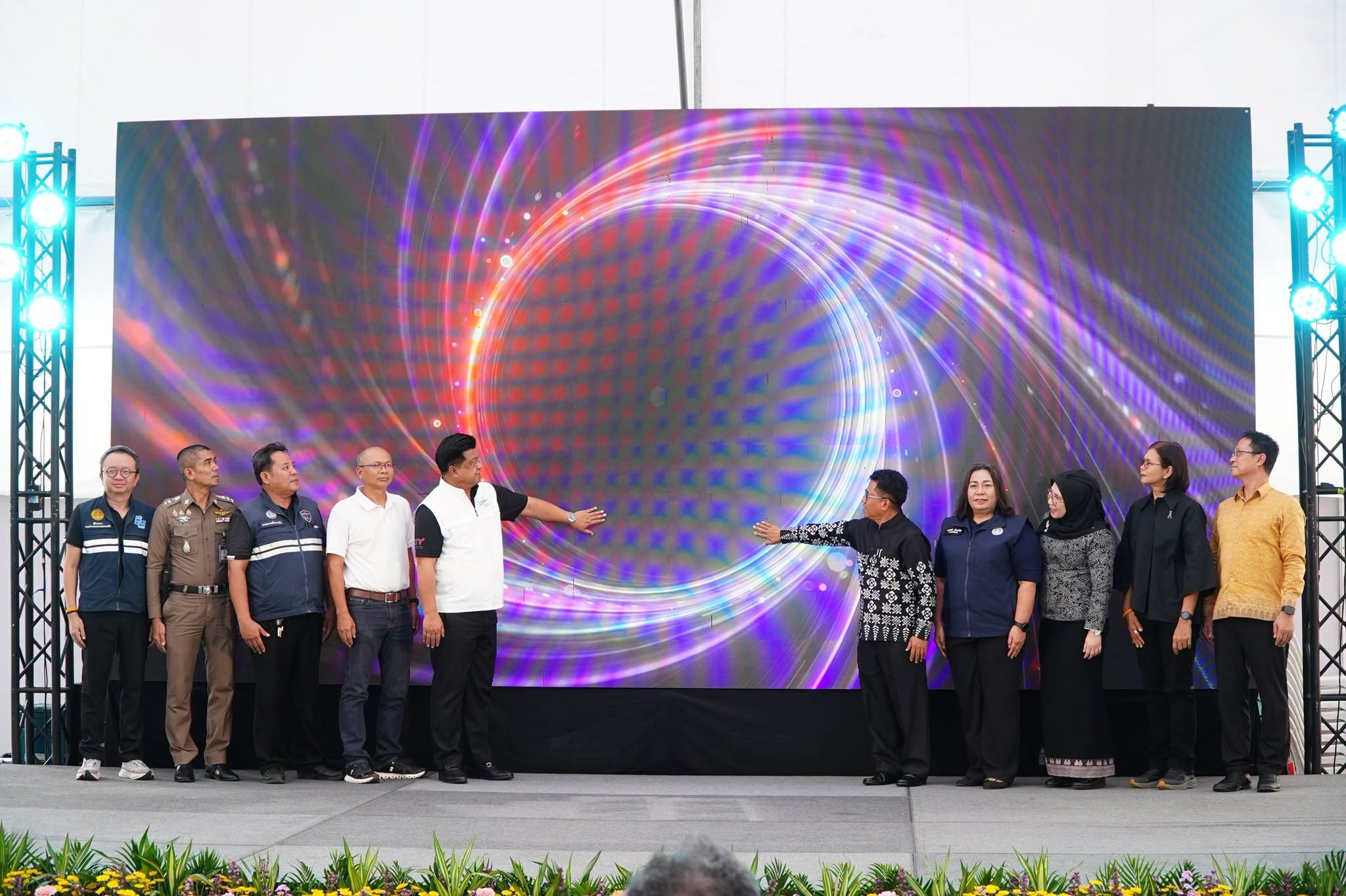 รองอธิบดีกรมการค้าภายใน กระทรวงพาณิชย์ ยกทัพสินค้าธงฟ้าราคาประหยัด กว่า 500 รายการ ลุยจังหวัดยะลา “ไทยช่วยไทย ธงฟ้าลดค่าครองชีพ”